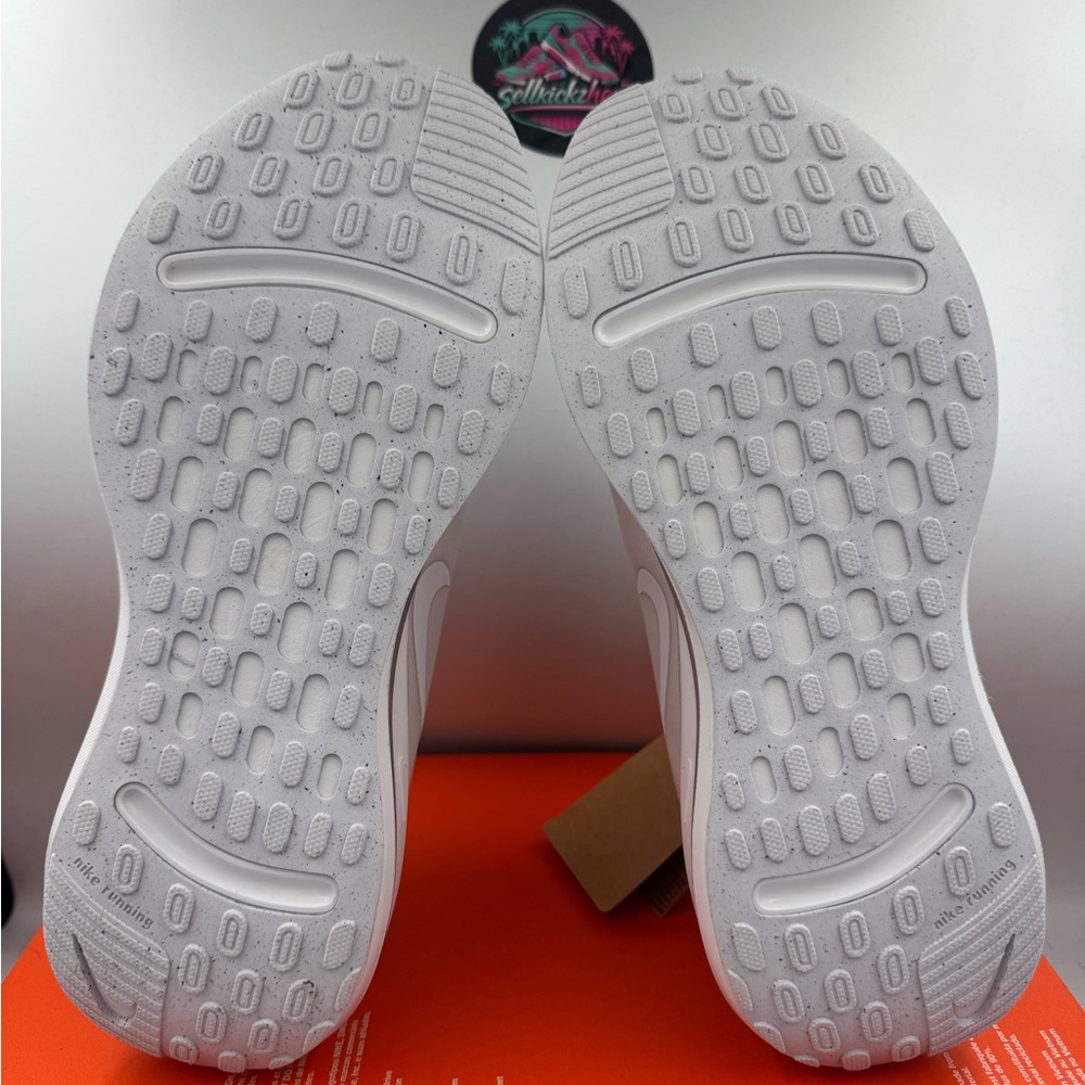 Nike Journey Run White Pure Platinum BRAND NEW Multiple Sizes - Picture 7 of 9